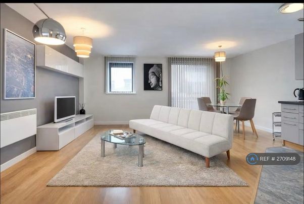 2 bedroom flat to rent - Photo 1