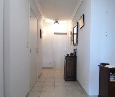 Ruim appartement met 3 slaapkamers en garage te huur in centrum Ieper - Foto 4