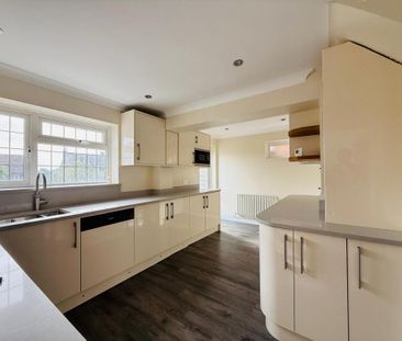 4 bedroom semi-detached house to rent - Photo 4