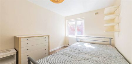 3 Bedroom, 1 bath, 1 reception Flat - Photo 5