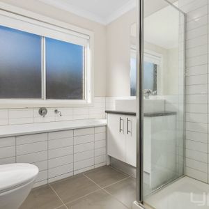 205 James Melsrose Drive, Brookfield - Photo 2