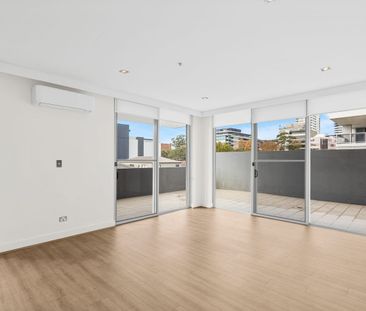 Oversized CBD Apartment - Photo 2