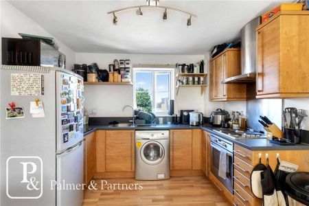 2 bedroom coach house to rent - Photo 3