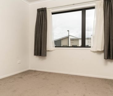 Fantastic in West Hills! - Photo 3