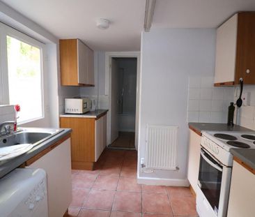 1 bedroom in a house share to rent - Photo 4