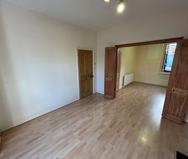 2 Bed Terraced House, Lateward Road, TW8 - Photo 1