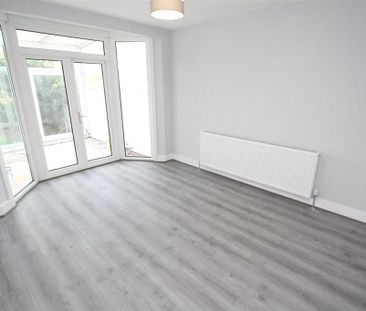 3 bedroom end of terrace house to rent - Photo 4