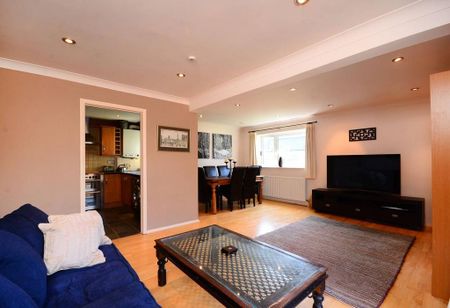 2 bedroom maisonette to rent - Photo 3