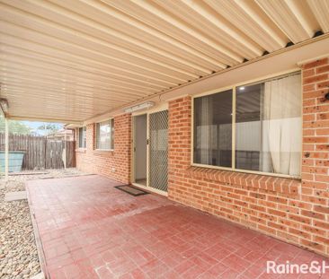 Freshly Painted Spacious Villa - Photo 3