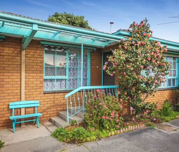 QUIET BLOCK | PRIME LOCATION | TWO BEDROOM - Photo 4