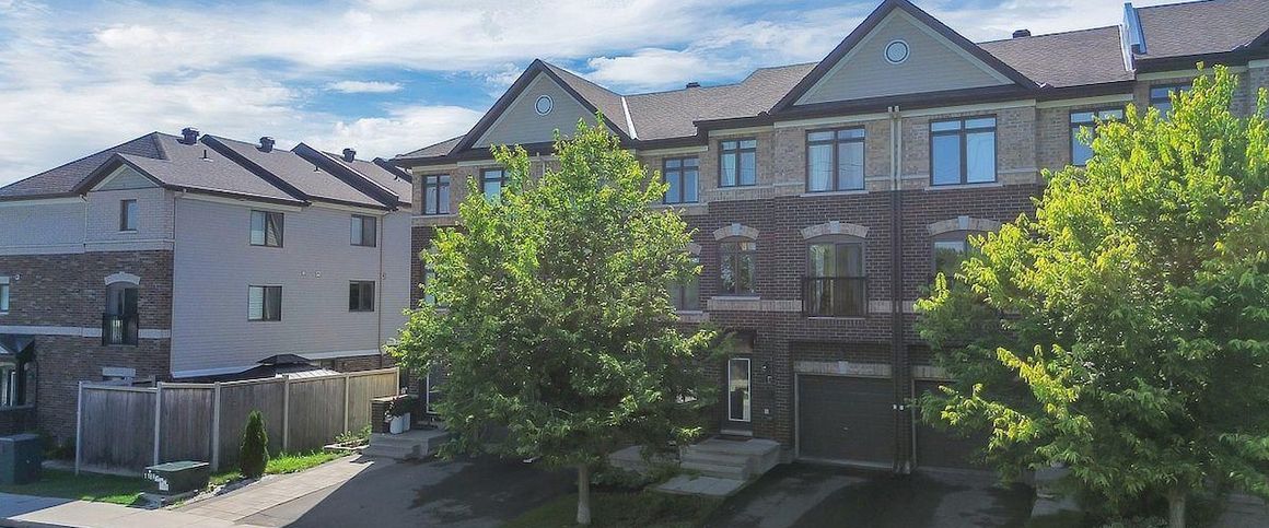 243 Eric Czapnik Way Ottawa, ON K1E0B4 - Photo 1