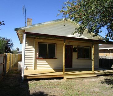 COSY FAMILY HOME CLOSE TO SCHOOLS AND HOSPITAL - Photo 1