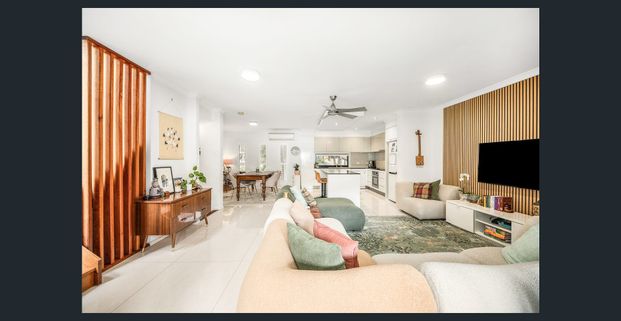 Modern Tri-Level Townhouse in Prime Coorparoo Location - Photo 1