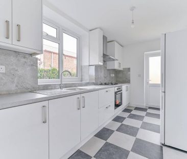 4 bedroom terraced house to rent - Photo 6