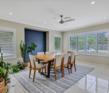 Stunning Family Home with Ducted Air Conditioning and Pool! - Photo 2