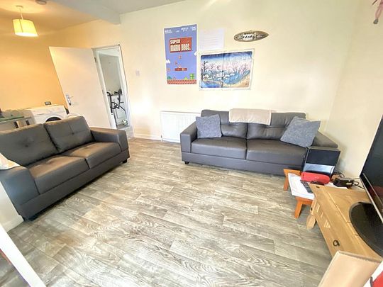 4 bedroom property to rent - Photo 1