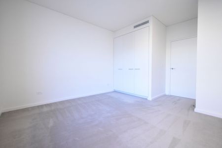 "Industry" Newtown One Bedroom + Huge Size Private Roof Top - Photo 3