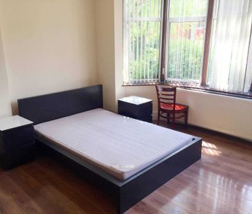 Price £1,200 pcm - Available 03/07/2025 - Furnished - Photo 3