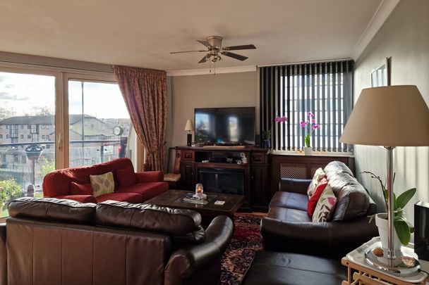 2 Bed Flat, Boardwalk Place, E14 - Photo 1