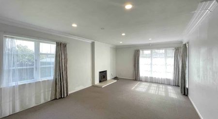 Space, Style & Convenience! - Photo 2