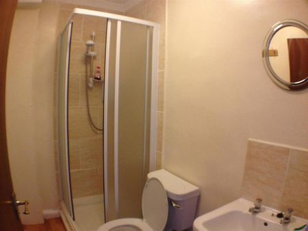 4 bedroom flat to rent - Photo 5