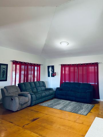 4 BEDROOM LOW MAINTENANCE HOME - Photo 4