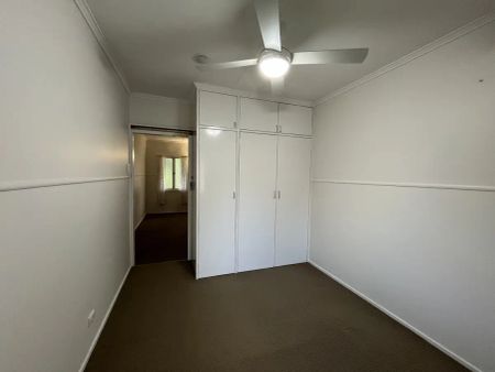 TIDY ONE BEDROOM UNIT! - Photo 3