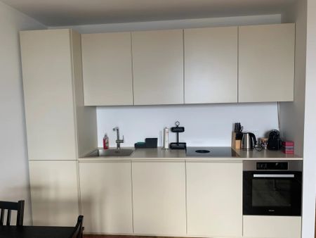 hochwertig vollmöblierte 2-Zimmer-Wohnung mit großzügigem Balkon und Blick auf die Pram - Photo 3