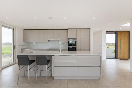 3 bedroom detached house to rent - Photo 4