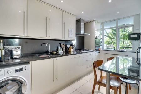 3 Bedroom Flat To Let - Photo 3