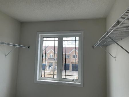 For Lease - 72 Baker Street, Thorold, Ontario - Photo 2