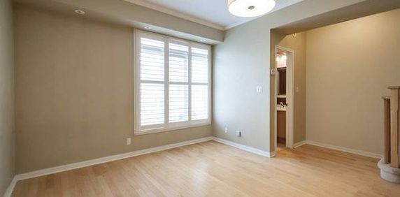 78 CARR ST. TH6 - 2BED/1.5BATH, PRIVATE TERRACE, LAUNDRY & PARKING - Photo 2