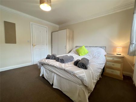 4 bedroom end of terrace house to rent - Photo 3