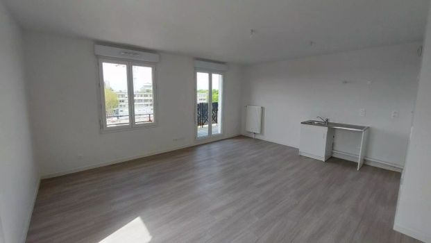 location Appartement T4 DE 78.41m² À LE BLANC MESNIL - Photo 1