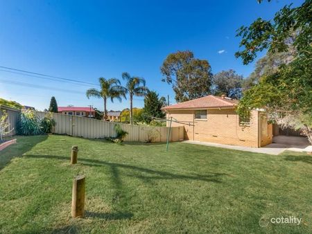 Three Bedroom Family Home in Convenient Location! - Photo 5