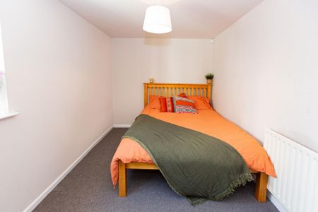 3 bedroom flat to rent - Photo 5