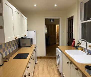 Room 2, 30 Springfield Road, Guildford, Surrey GU1 4DP - Photo 6