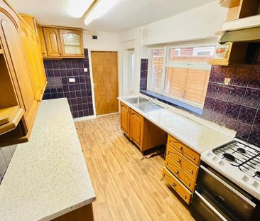 3 bedroom semi-detached house to rent - Photo 6