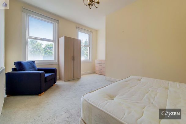 Mile End Road, London - Photo 1