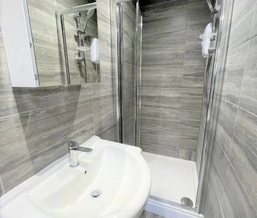 Self contained studio flat ideal for working couples- £1350 inclusi... - Photo 1