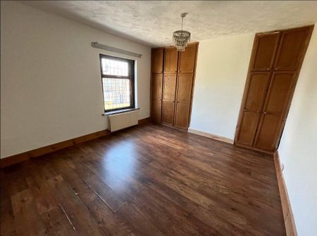 2 bedroom end of terrace house to rent - Photo 2