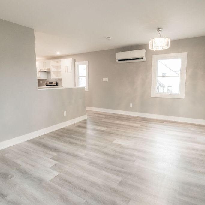 SPACIOUS 3 BEDROOM APARTMENT IN ST. CATHARINES!! - Photo 1