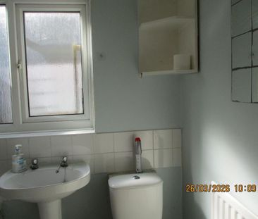2 bedroom terraced house to rent - Photo 4