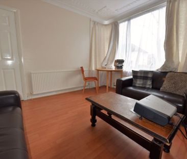 4 bedroom House in Langdale Avenue, Leeds - Photo 3