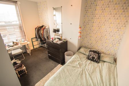 6 bedroom terraced house to rent - Photo 5