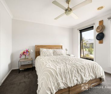 IDEAL FAMILY HOME WITH GREAT ENTERTAINING AREA! - Photo 3