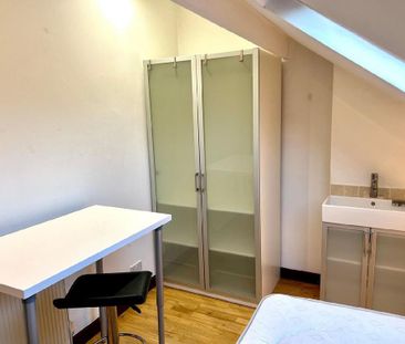 1 bedroom in a house share to rent - Photo 4