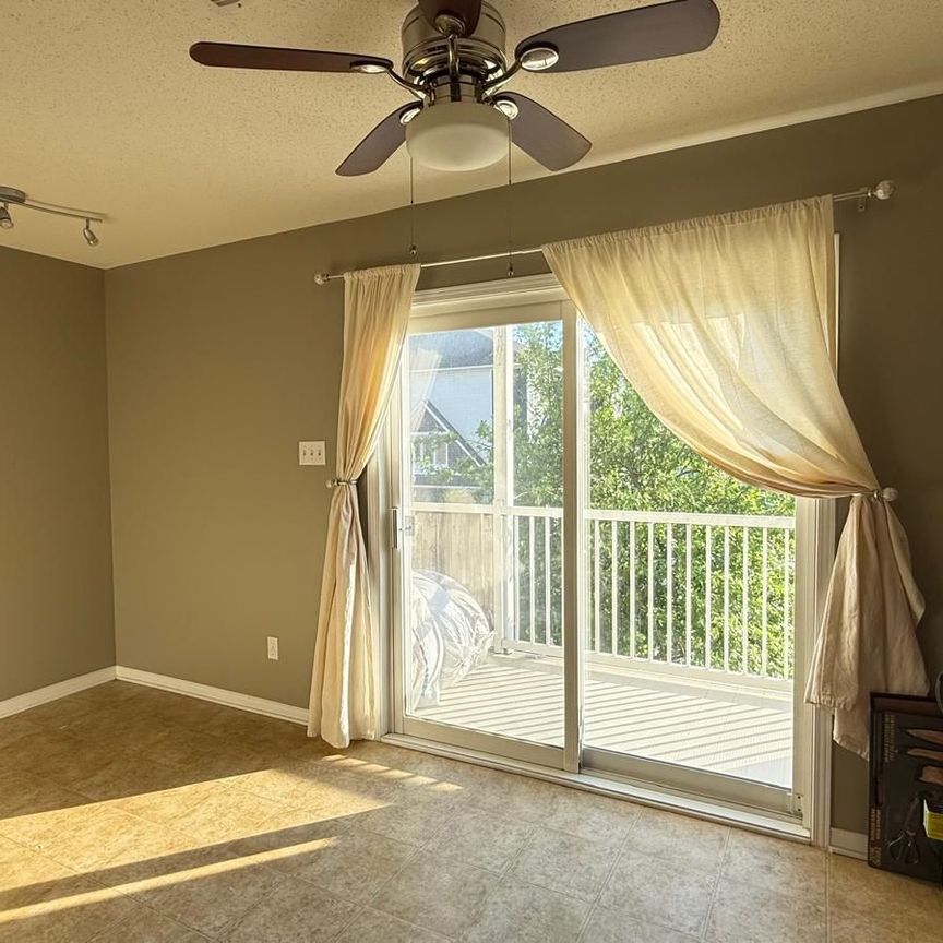 For Lease - 390 CROWNRIDGE Drive, Kanata, Ontario - Photo 1