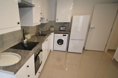 3 bedroom flat to rent - Photo 5