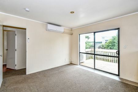 Tidy Three-Bedroom Home - Photo 3